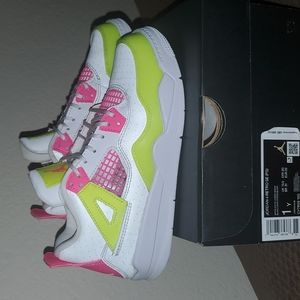 Jordan 4 Retros SE (little girl shoes)